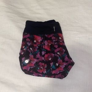 LULULEMON Fun Floral Print Hot Shorts - SIZE 4